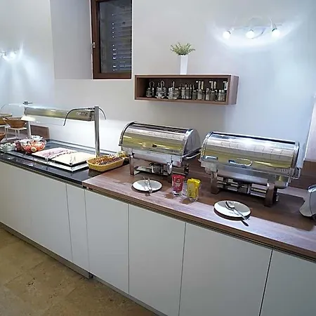 Vista Hotel 3*